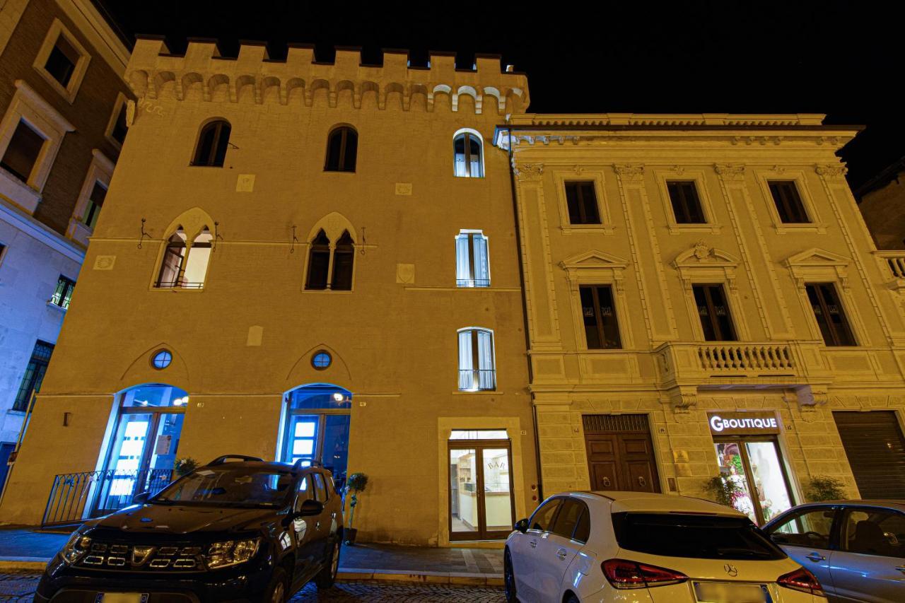 Piazza Del Mercato LʼAquila Екстериор снимка