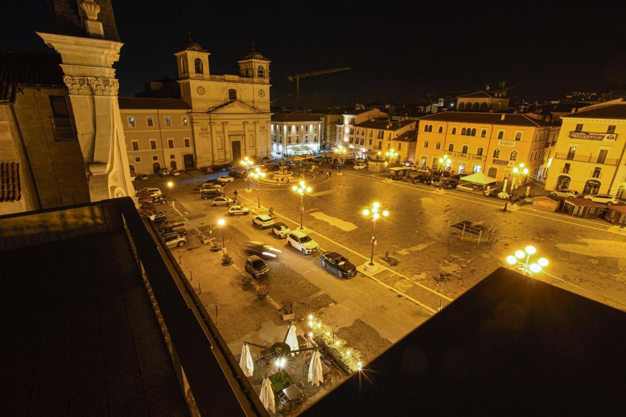 Piazza Del Mercato LʼAquila Екстериор снимка