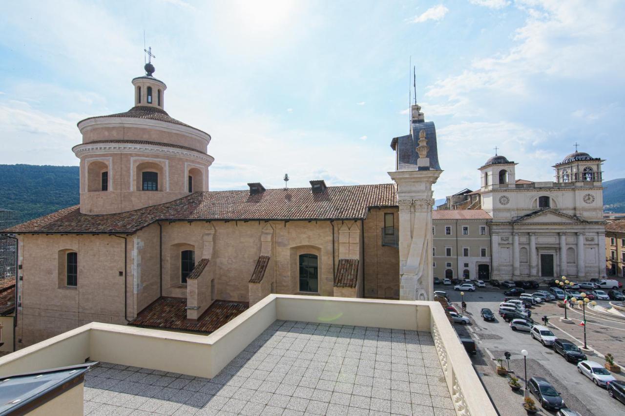Piazza Del Mercato LʼAquila Екстериор снимка